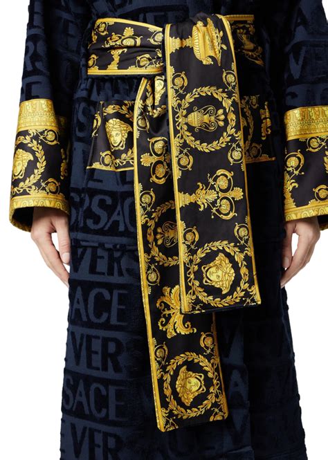 contrefaçon peignoir versace